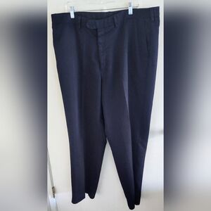 Roundtree & Yorke mens size 42 X 32 dark blue dress pants. Straight leg. NWOT.